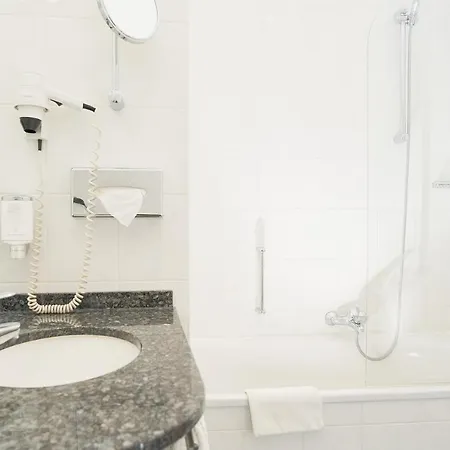 מלון Stadthotel Engel 3*