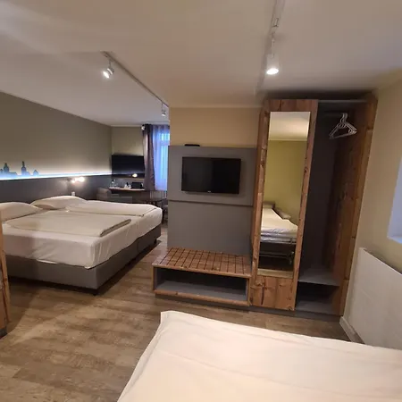 Отель Stadthotel Engel Эттлинген