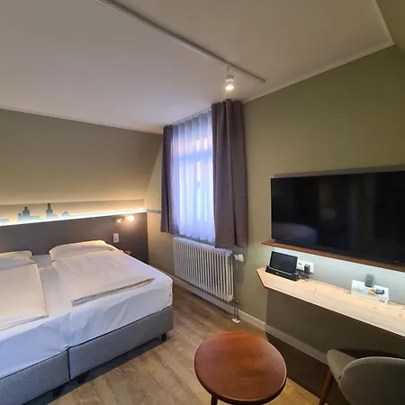 Stadthotel Engel Эттлинген