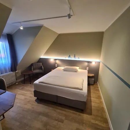 Stadthotel Engel 3* Эттлинген