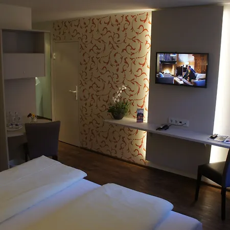 Stadthotel Engel Эттлинген