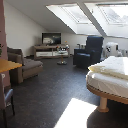 Stadthotel Engel Эттлинген