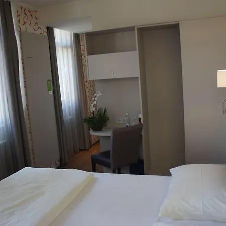 Stadthotel Engel 3* Эттлинген