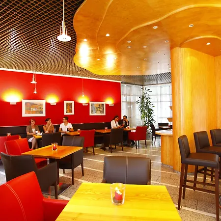 Stadthotel Engel Отель Эттлинген