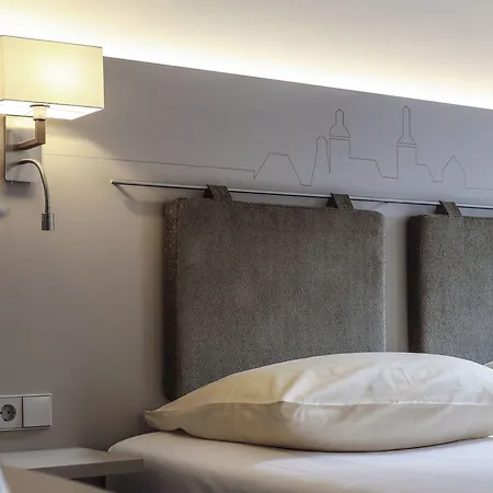 Отель Stadthotel Engel 3*