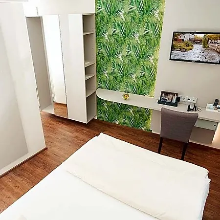 Stadthotel Engel אטלינגן