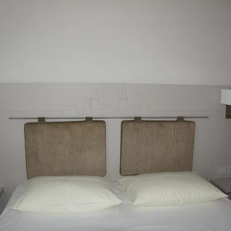 Stadthotel Engel Otel