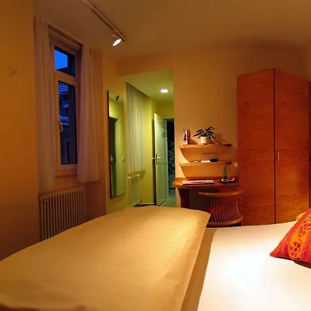 Stadthotel Engel Отель Эттлинген