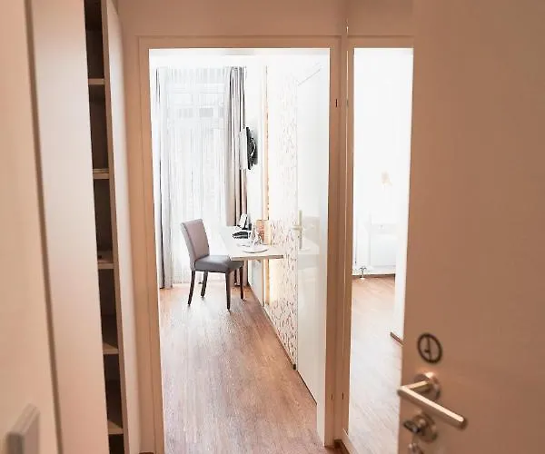 מלון Stadthotel Engel אטלינגן