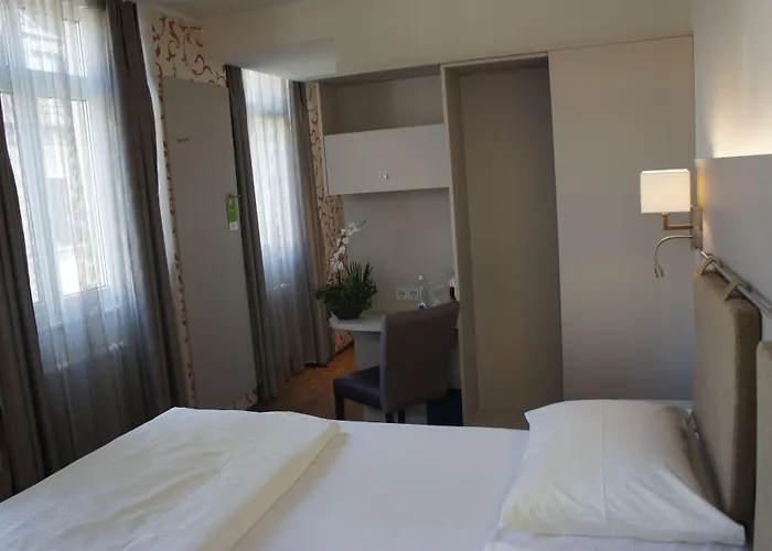 Stadthotel Engel 3* אטלינגן