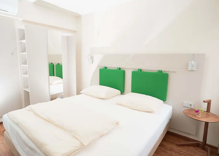 מלון Stadthotel Engel 3*