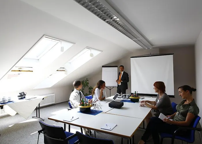 מלון Stadthotel Engel 3*